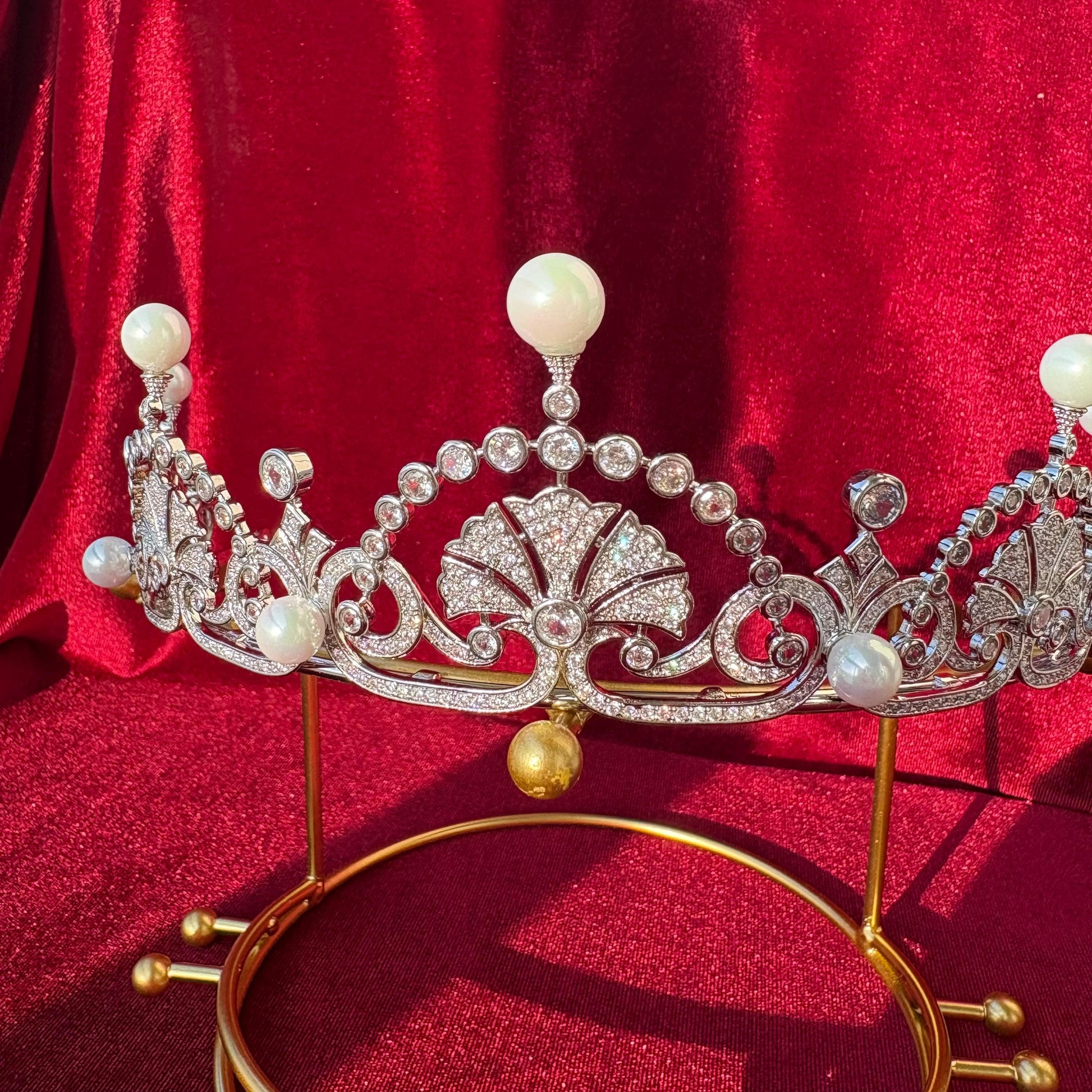 Bridal Pearl Tiara Shell Motif Luxury Wedding Crown Crown Art Nouveau Headpiece for Bride Elegant Vintage CZ Diamond Dainty Princess Tiara