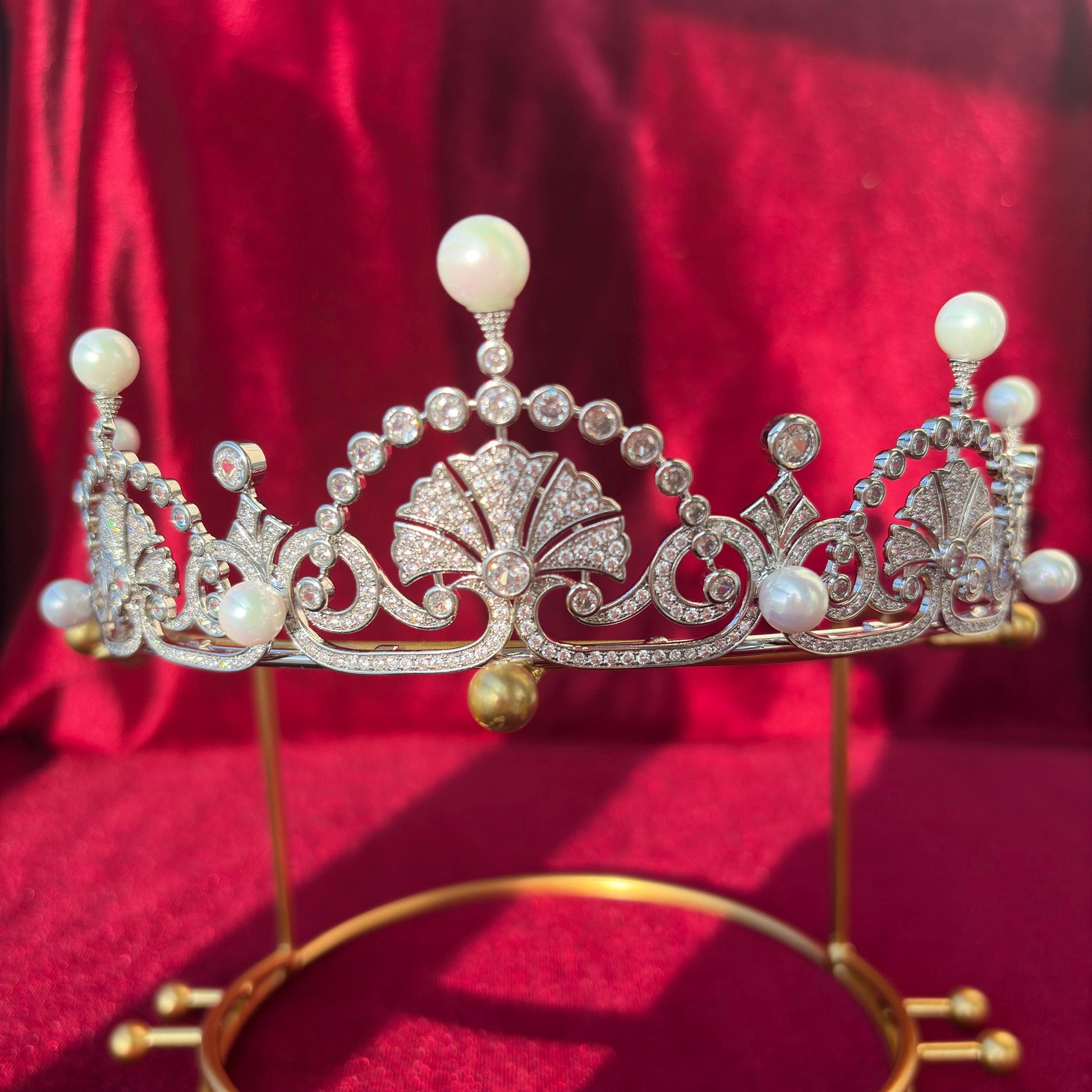 Bridal Pearl Tiara Shell Motif Luxury Wedding Crown Crown Art Nouveau Headpiece for Bride Elegant Vintage CZ Diamond Dainty Princess Tiara