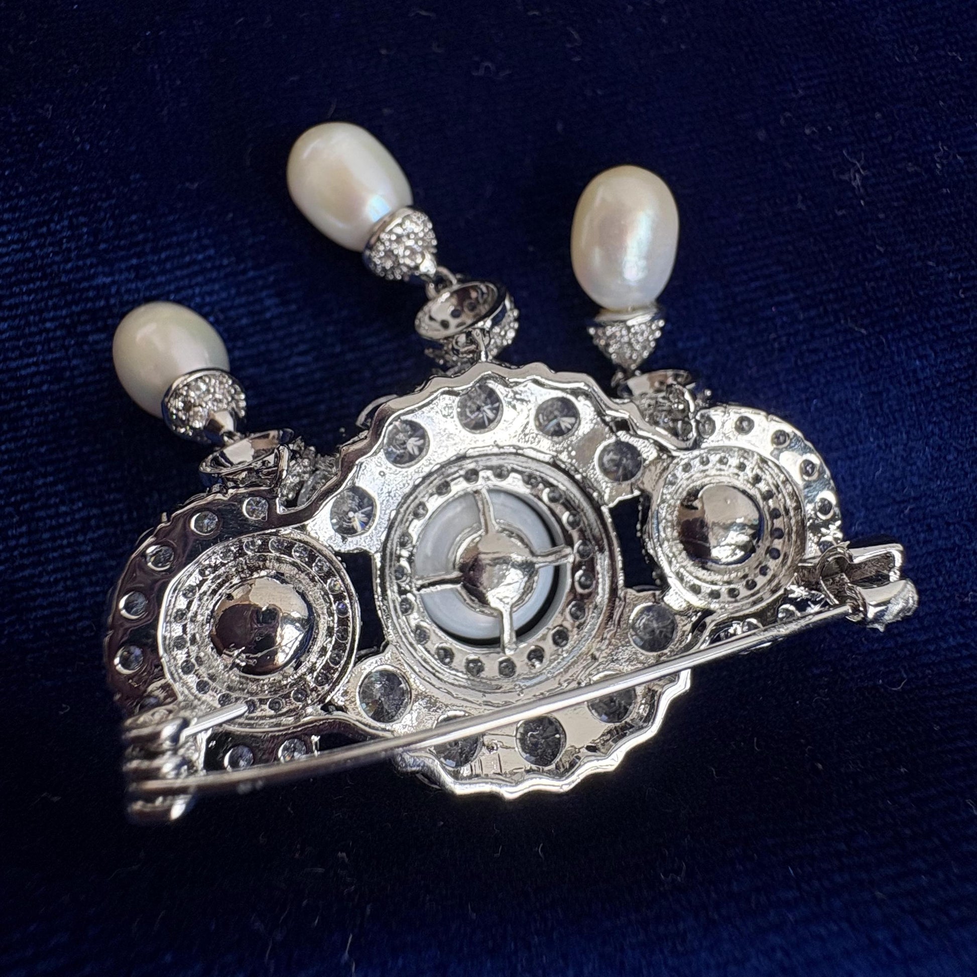 Baroque Freshwater Pearl Drop Dangle Brooch Victorian Classic Style pavé-set 5A CZ American Diamond Bridal Pin Wedding Brooch for Brides