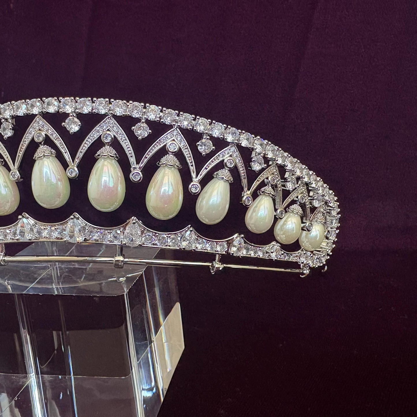 Bridal Pearl Tiara Classic Luxury Wedding Crown Baroque Dangling Drop Pearl Diadem for Bride Baroque Style Crown