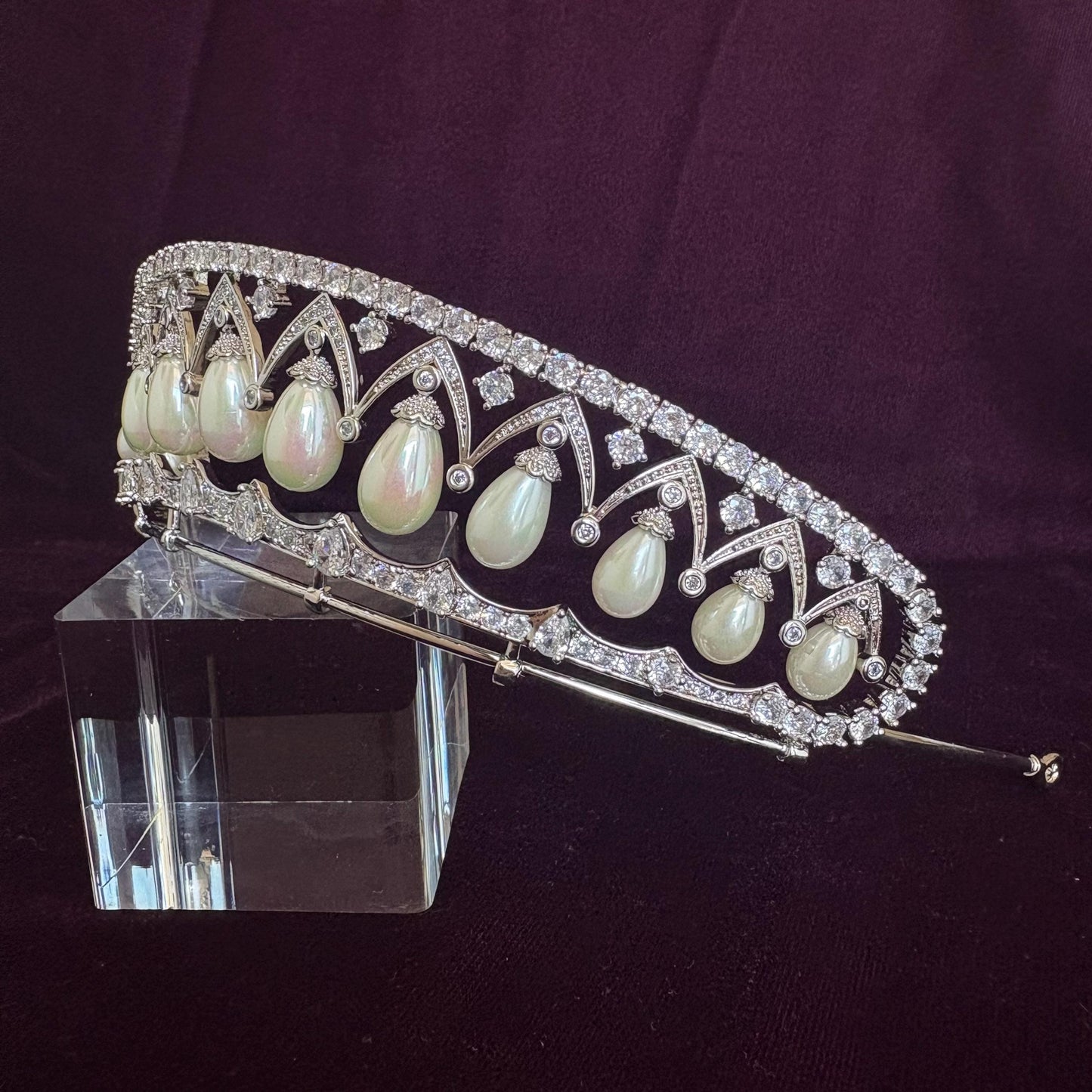 Bridal Pearl Tiara Classic Luxury Wedding Crown Baroque Dangling Drop Pearl Diadem for Bride Baroque Style Crown