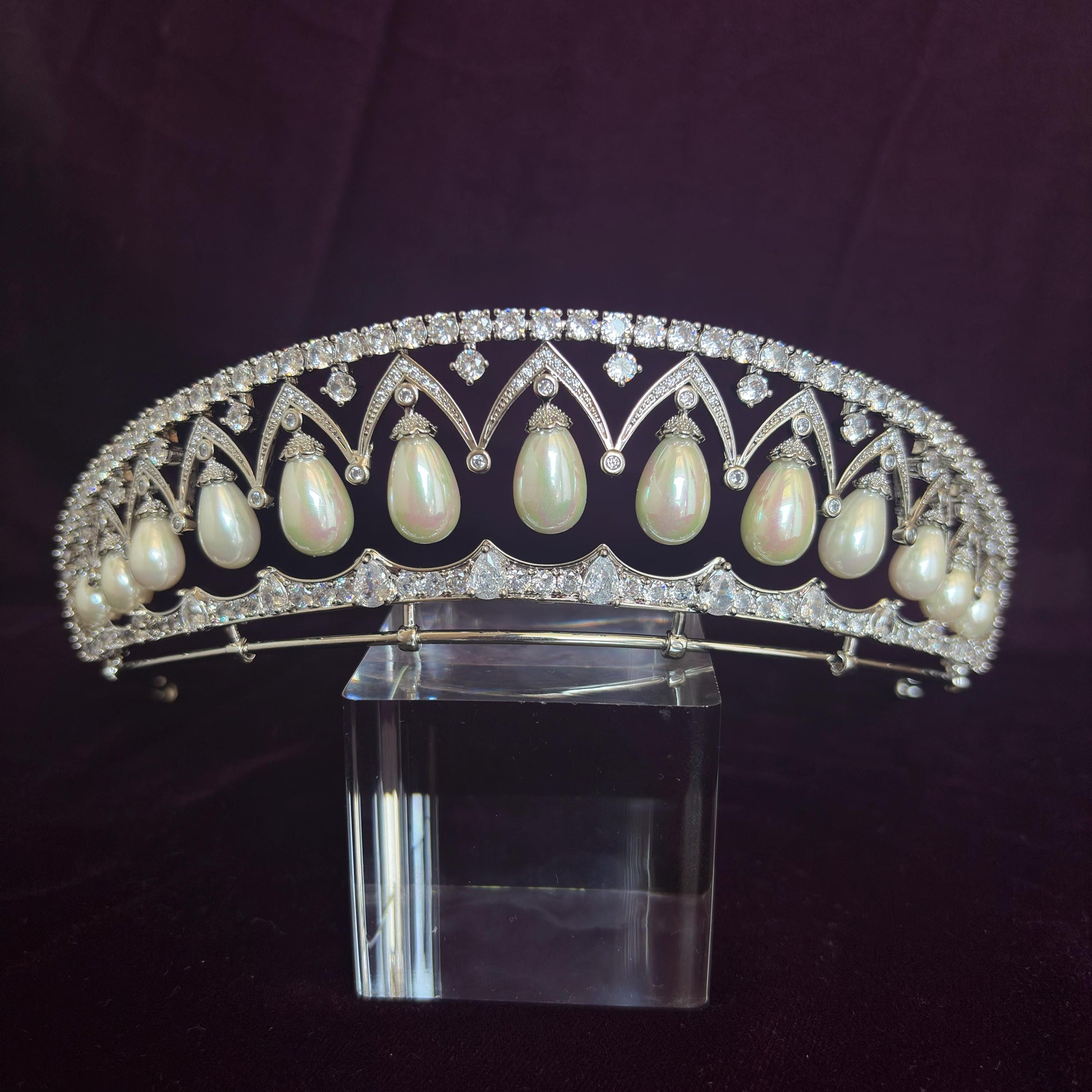 Bridal Pearl Tiara Classic Luxury Wedding Crown Baroque Dangling Drop Pearl Diadem for Bride Baroque Style Crown