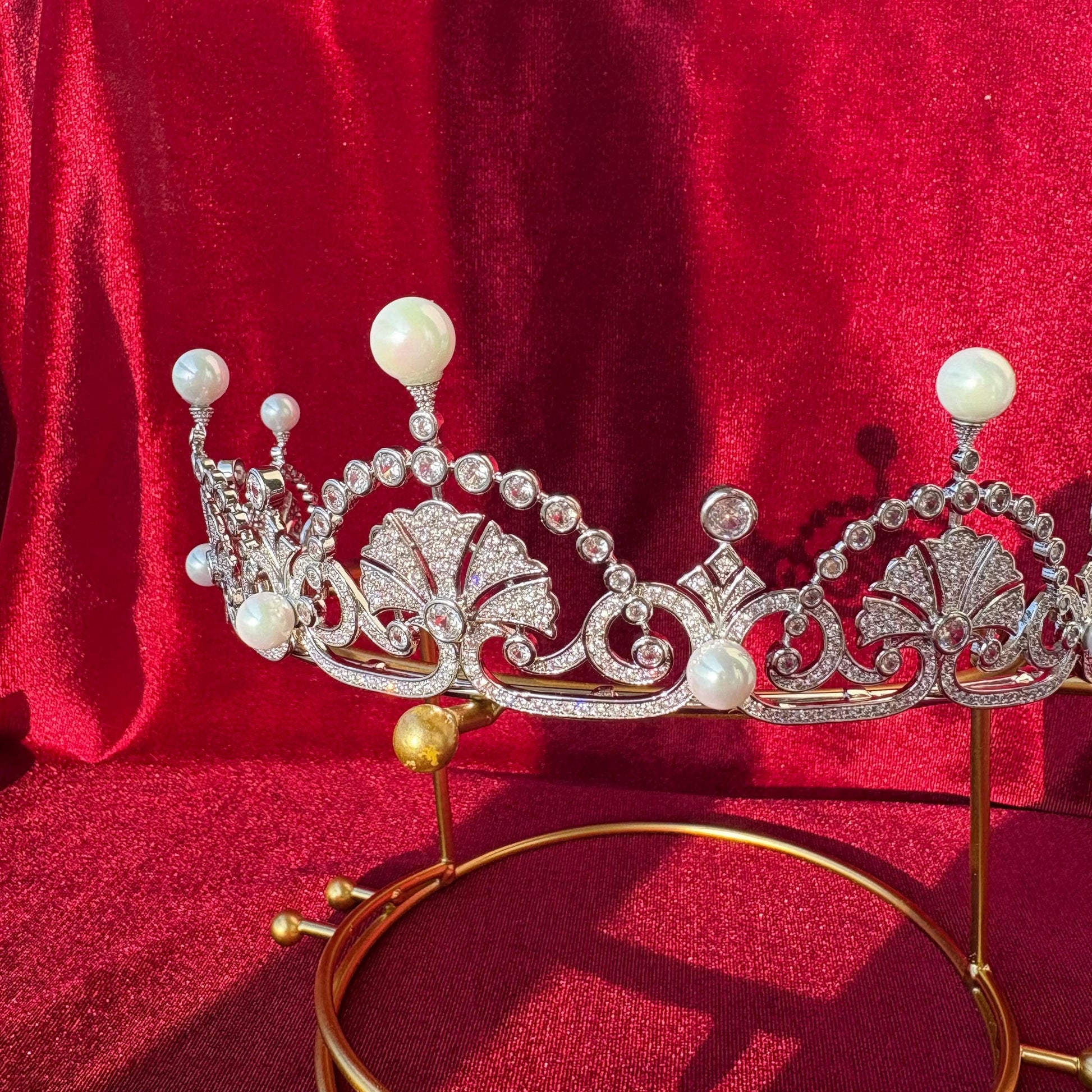 Bridal Pearl Tiara Shell Motif Luxury Wedding Crown Crown Art Nouveau Headpiece for Bride Elegant Vintage CZ Diamond Dainty Princess Tiara