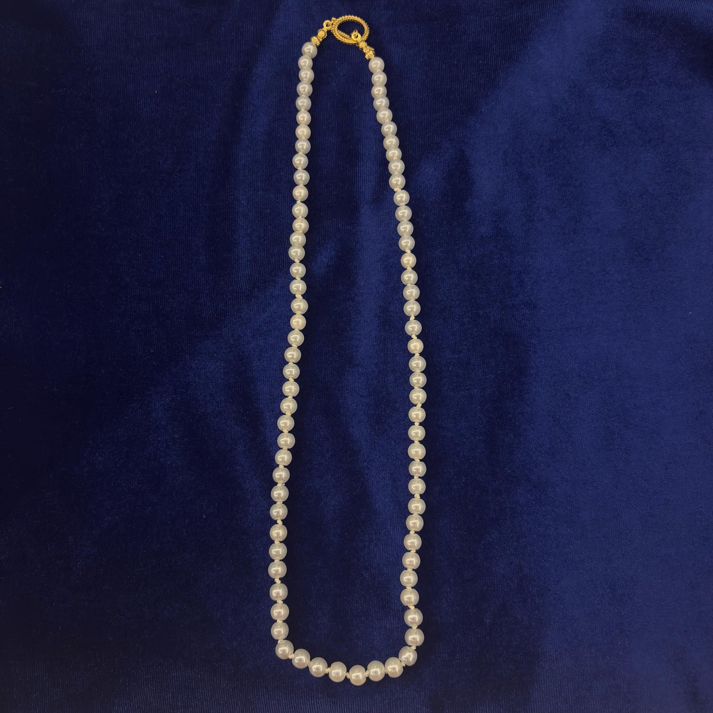Elegant Daily Wear Dainty White Pearl Necklace with Gold Plated T Claps Hand Knotted Silk Thread Glass White Pearl Necklace Classic Style