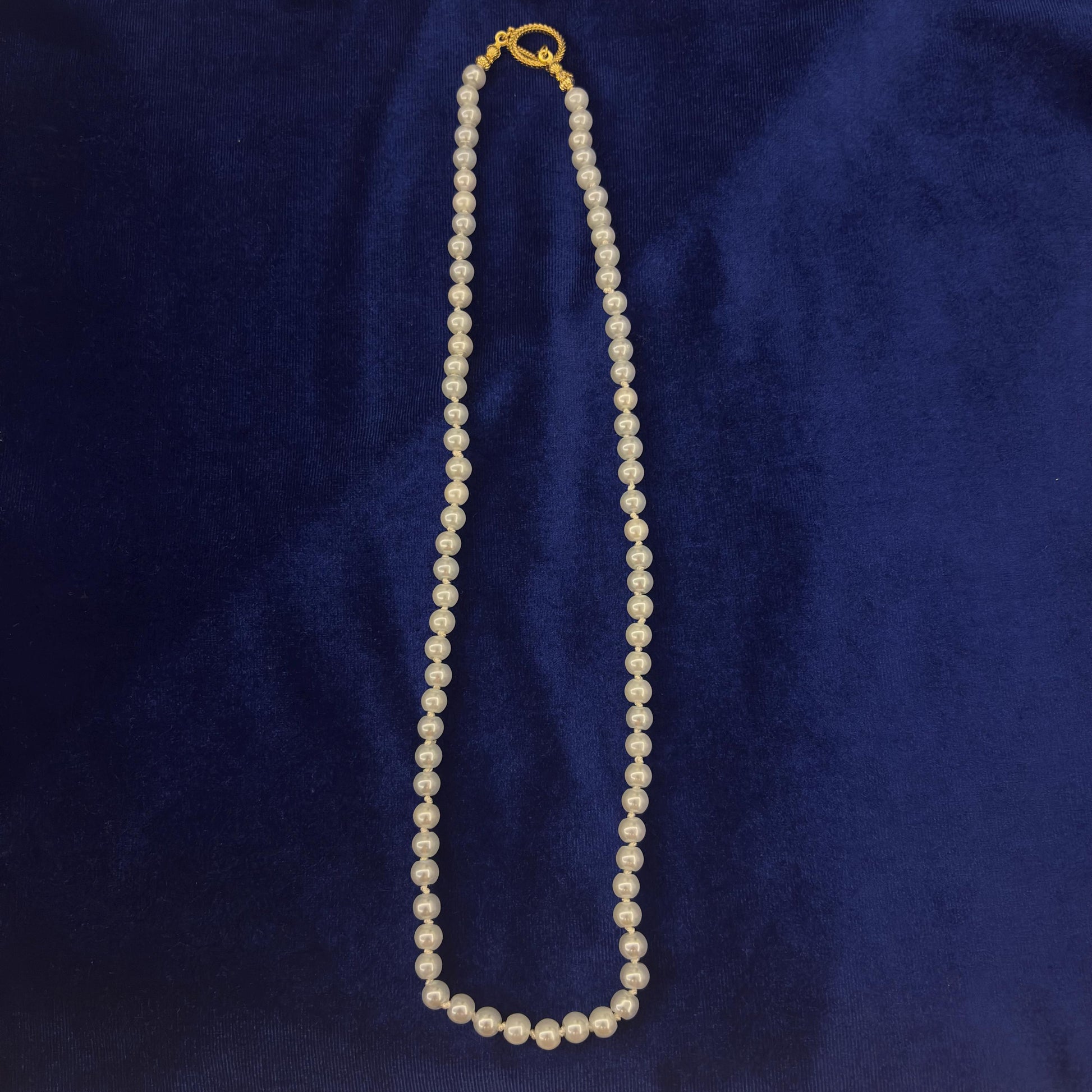 Elegant Daily Wear Dainty White Pearl Necklace with Gold Plated T Claps Hand Knotted Silk Thread Glass White Pearl Necklace Classic Style