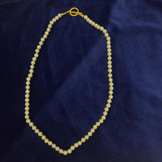 Elegant Daily Wear Dainty White Pearl Necklace with Gold Plated T Claps Hand Knotted Silk Thread Glass White Pearl Necklace Classic Style