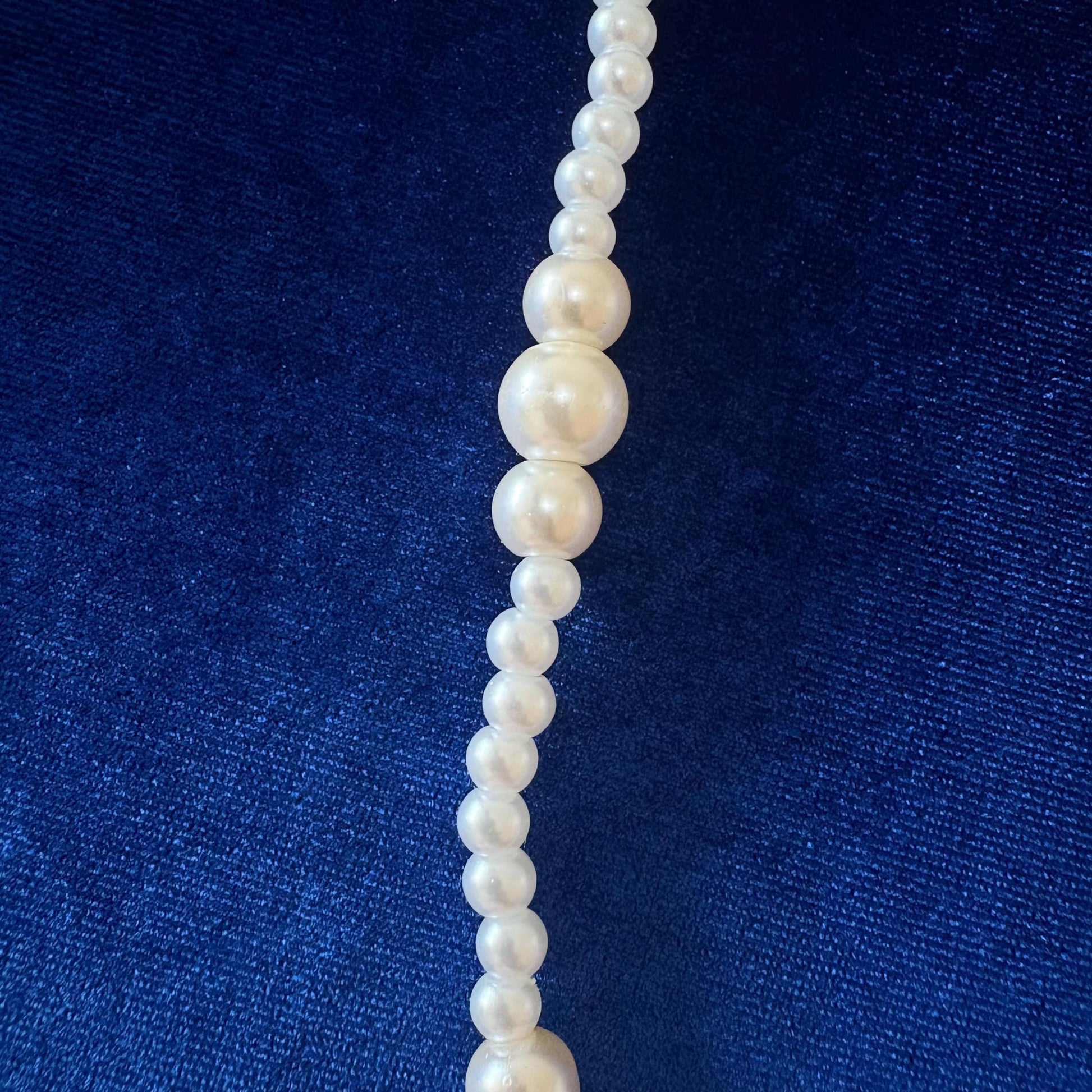 White Majorica Pearls Princess Lenght One Row Single Strand Necklace Gold Plated Clasp Handmade & Silk Thread